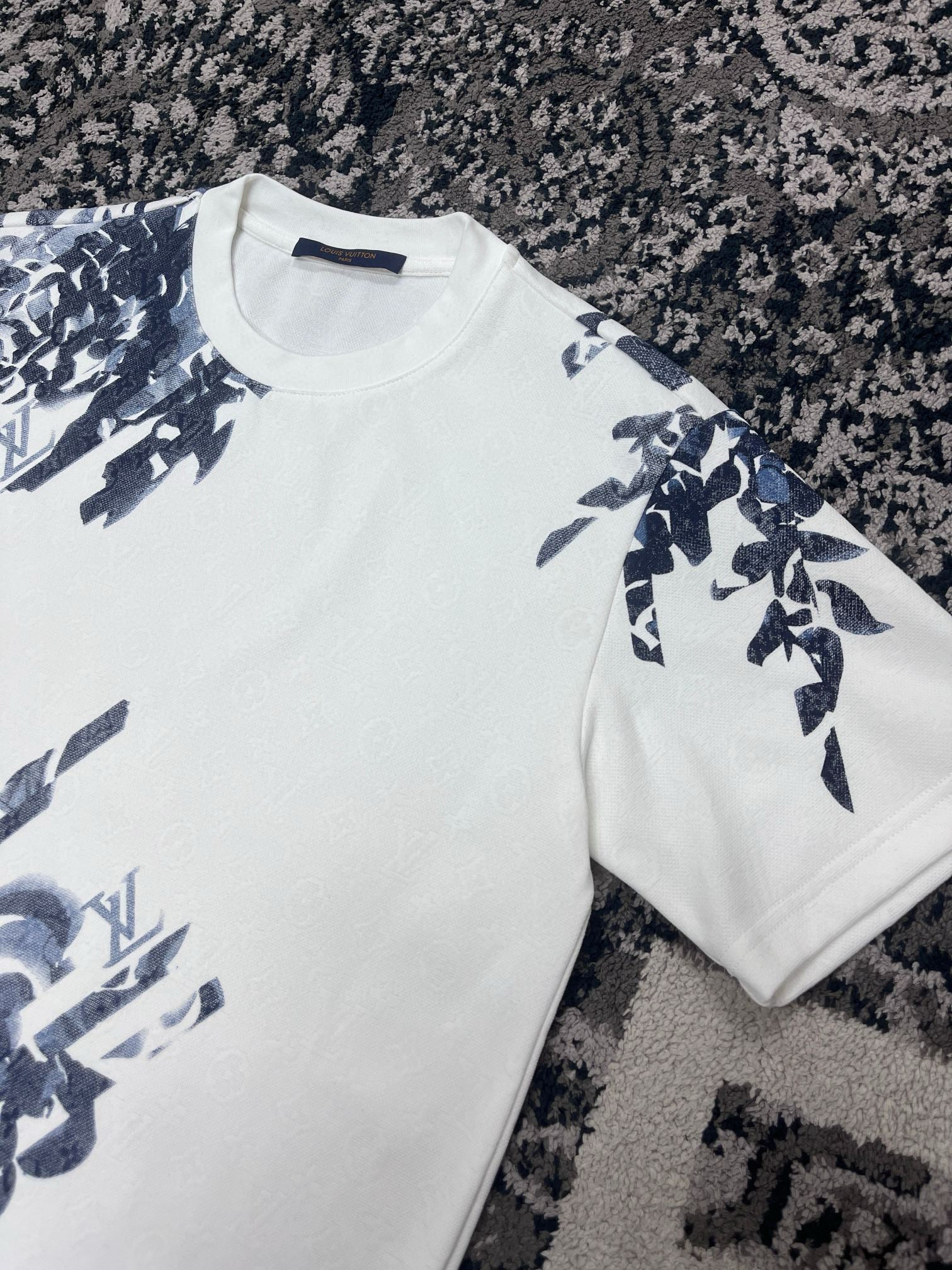 White blue T-shirt