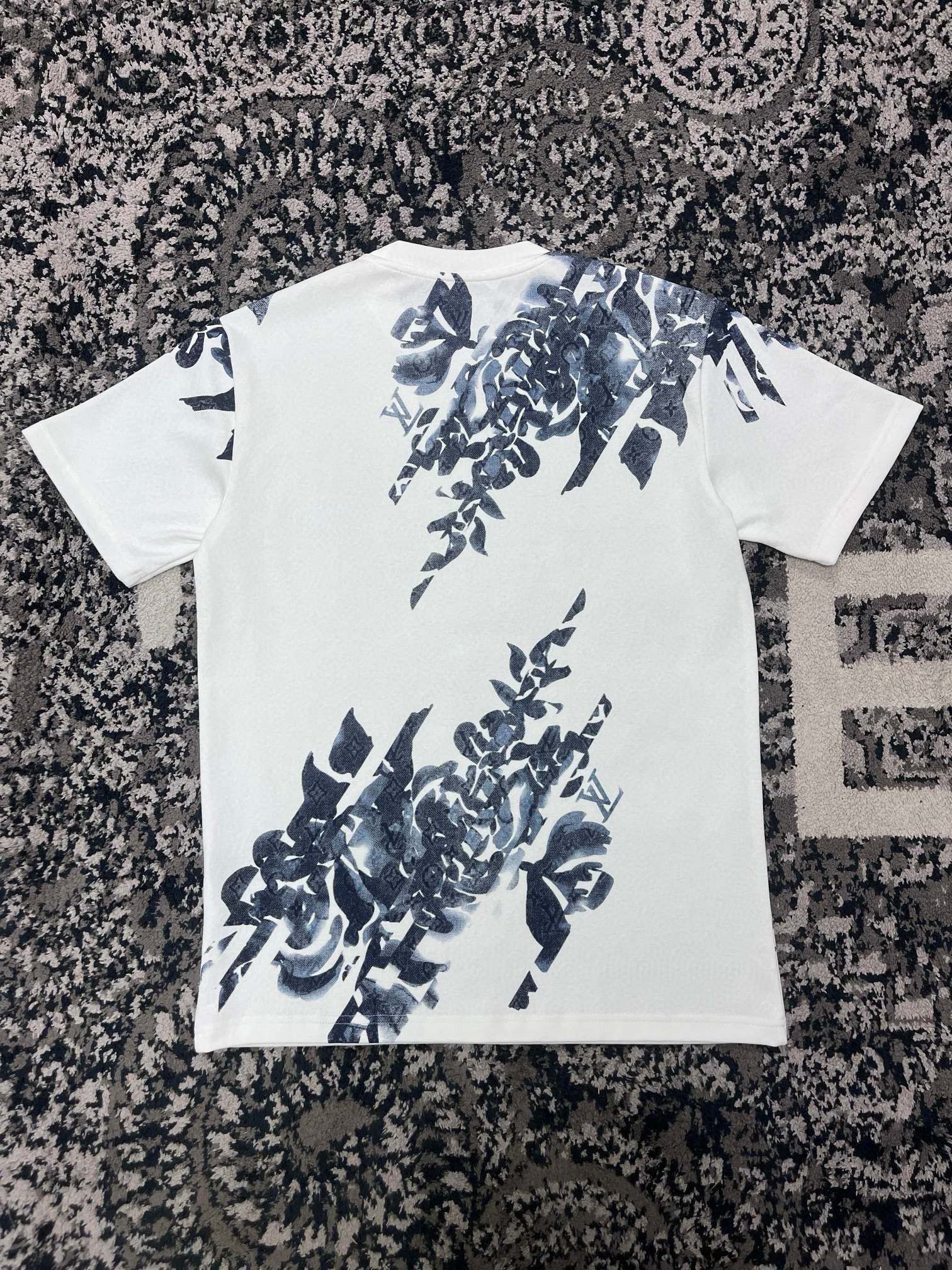 White blue T-shirt