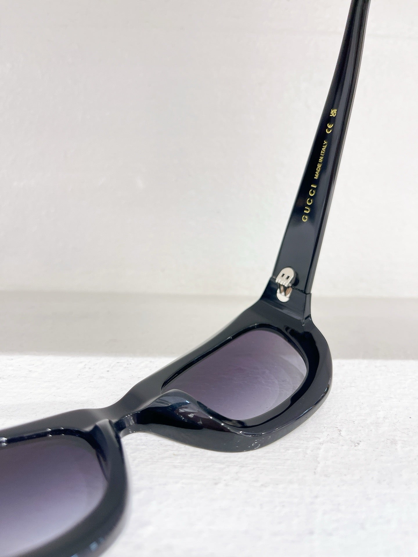 Brown,Black,Blue and Gold Sunglass