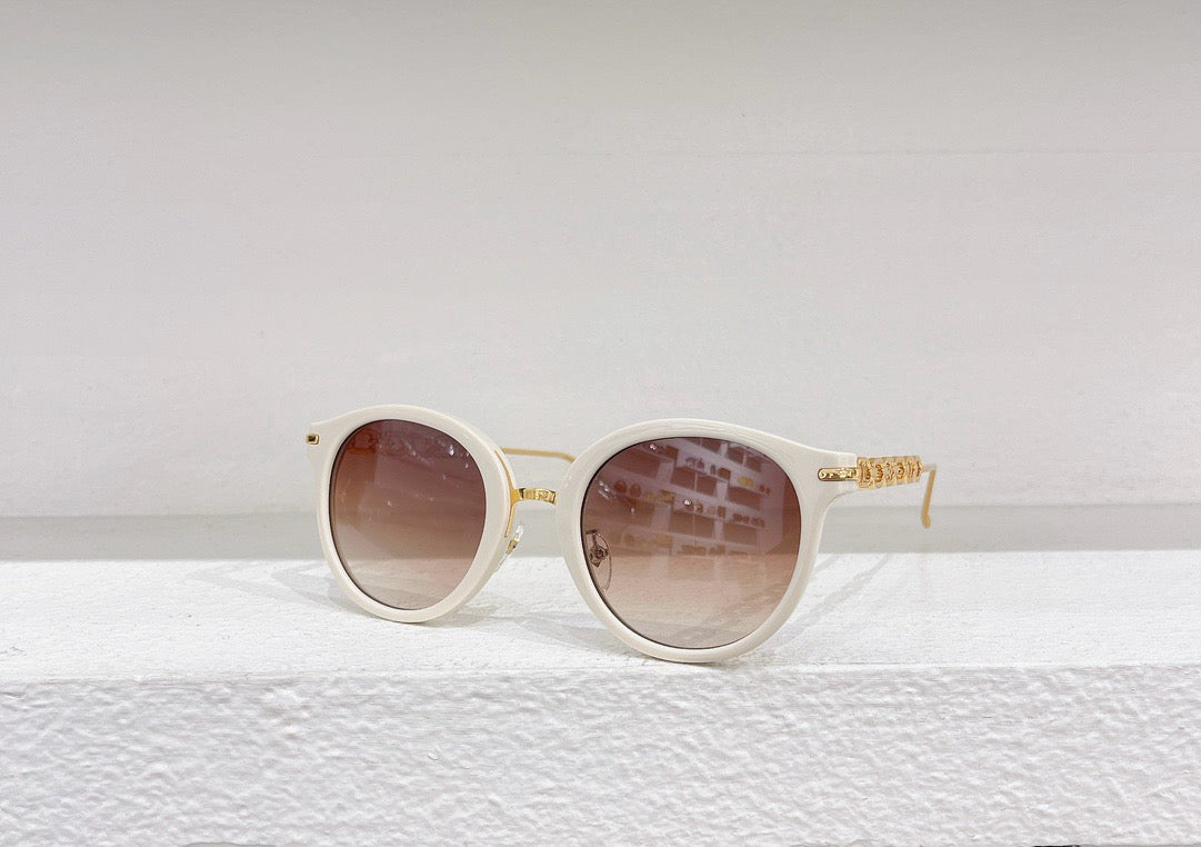 Black,Brown,White and Pink Sunglass