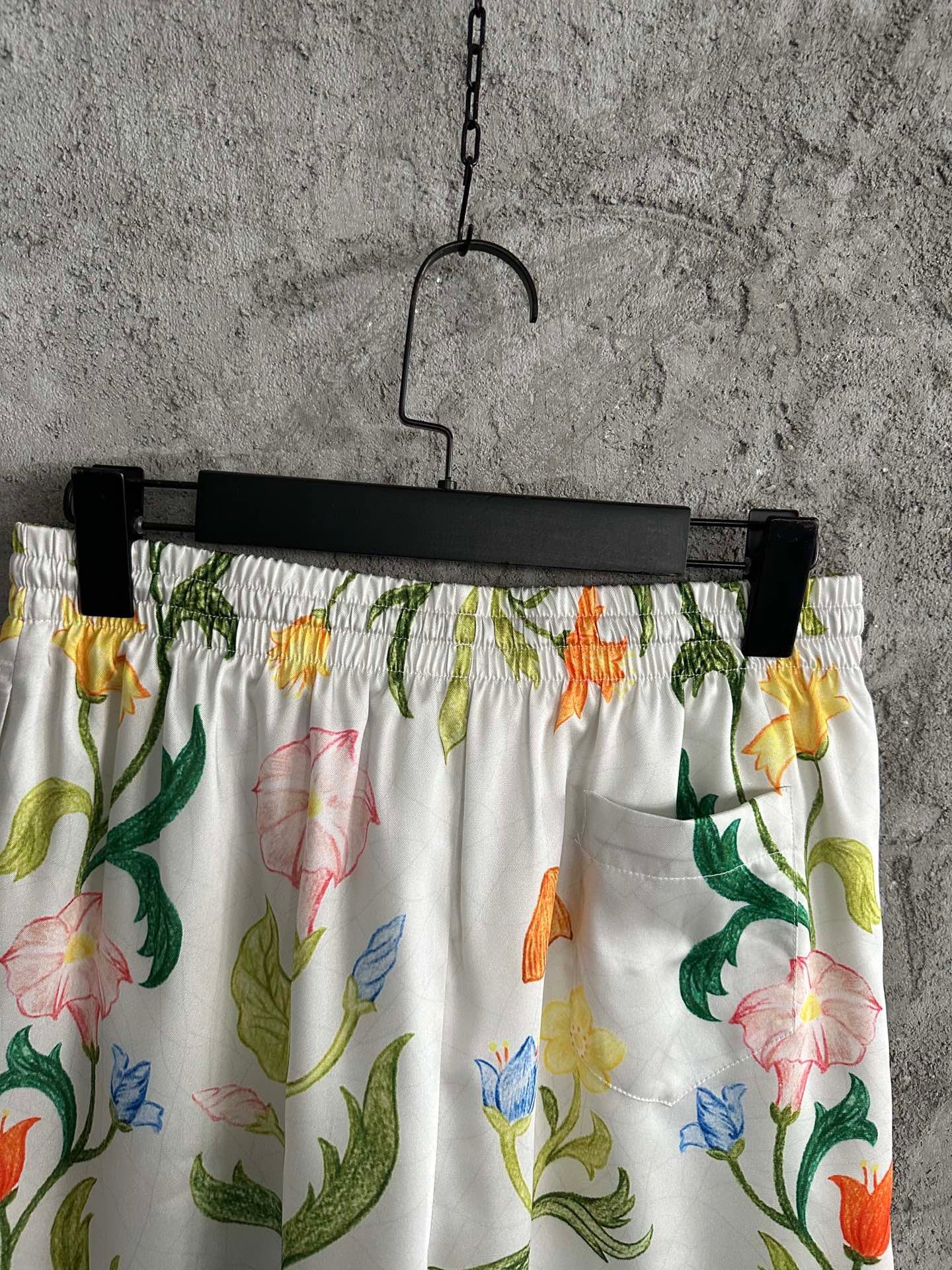 Multi-color Short